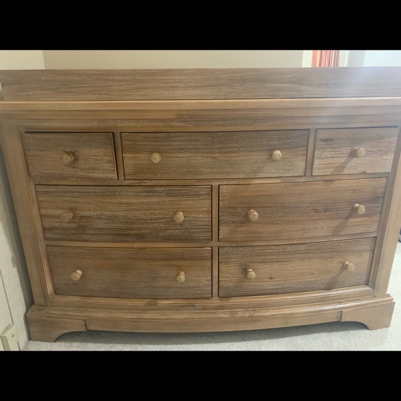 Crib 5-1 convertible and Dresser with changing table - Picture 5 of 9